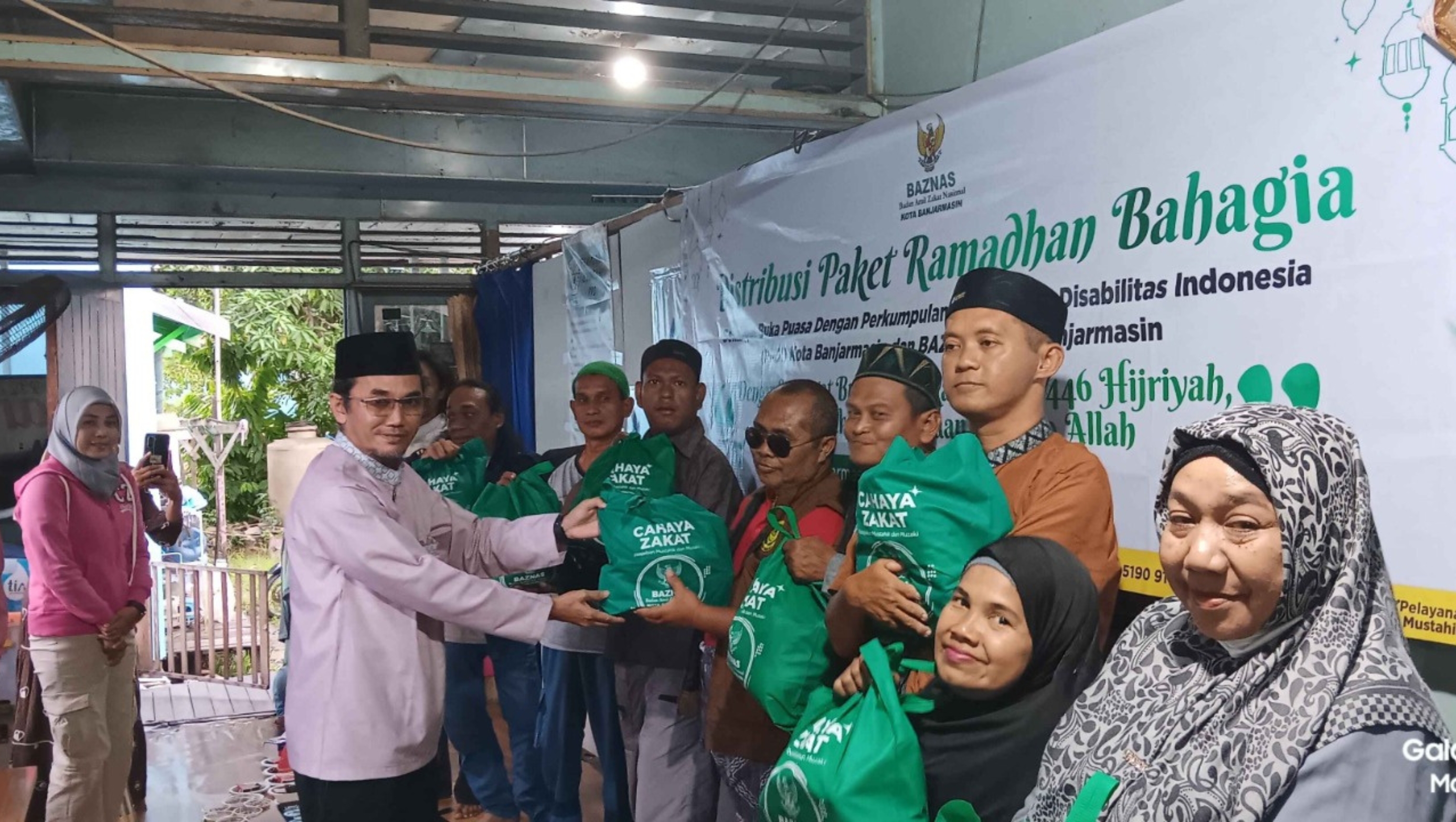 Terharu, Itulah yang Terpancar di Wajah Puluhan Penyandang Disabilitas Saat Menerima Paket Sembako Baznas Banjarmasin