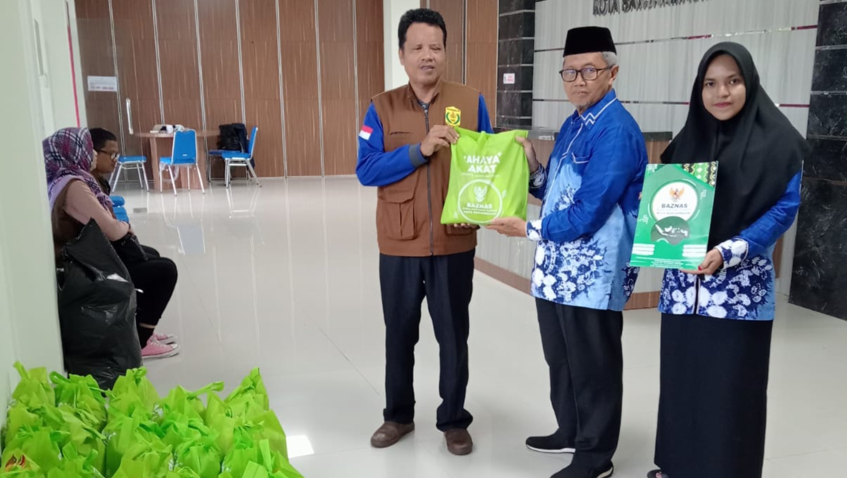 Baznas Kota Banjarmasin Bantu Paket Sembako Kepada Tunanetra
